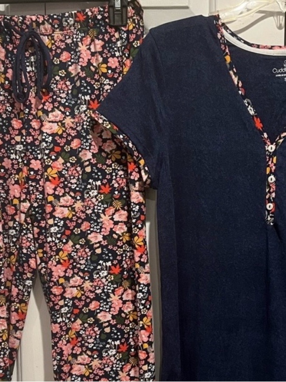 2 Pc PJ 💙🌺Pajama Set -Floral Capri Pants & Matching Navy Top / Floral Trim